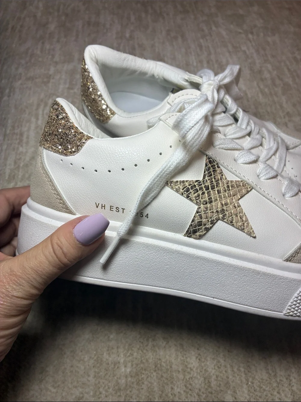 Vintage Havana White‎ Sneakers with Gold Accent